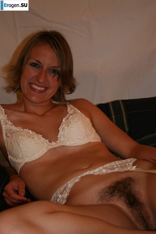 The young wife undressed and showed her fluffy and small tits. Photo 50