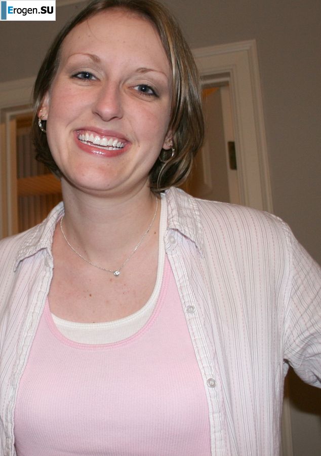 The young wife undressed and showed her fluffy and small tits. Photo 7