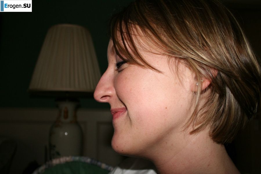 The young wife undressed and showed her fluffy and small tits. Photo 9