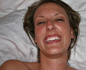 The young wife undressed and showed her fluffy and small tits. Thumb 24