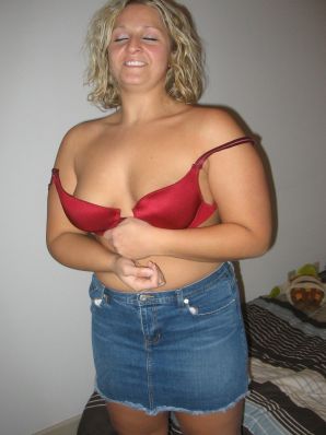 A blonde with curvaceous forms showed a peasant boobs and not only. Part 3. Thumb 21