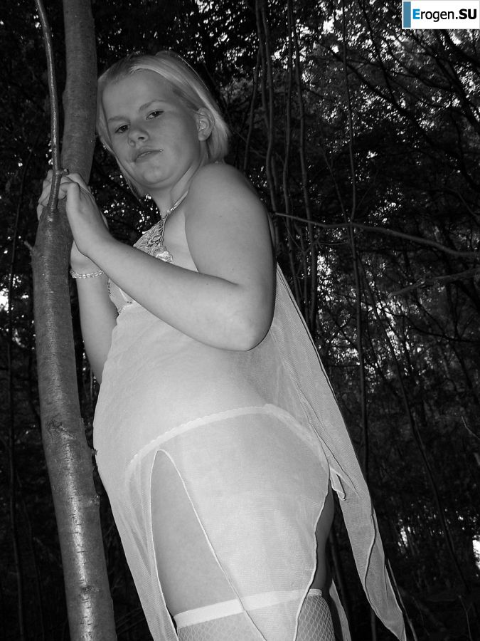 Appetizing magnificent blonde spread her legs right on the grass. Part 2. Photo 24