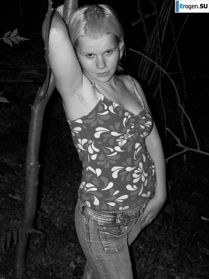 Appetizing magnificent blonde spread her legs right on the grass. Part 2. Photo 34