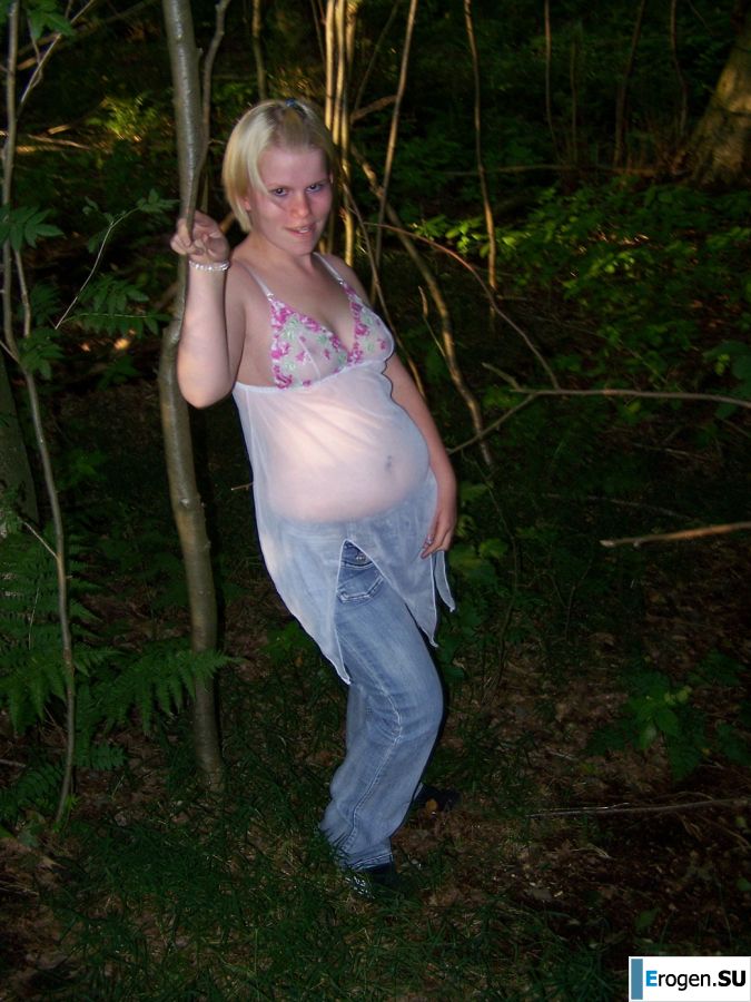 Appetizing magnificent blonde spread her legs right on the grass. Part 2. Photo 6