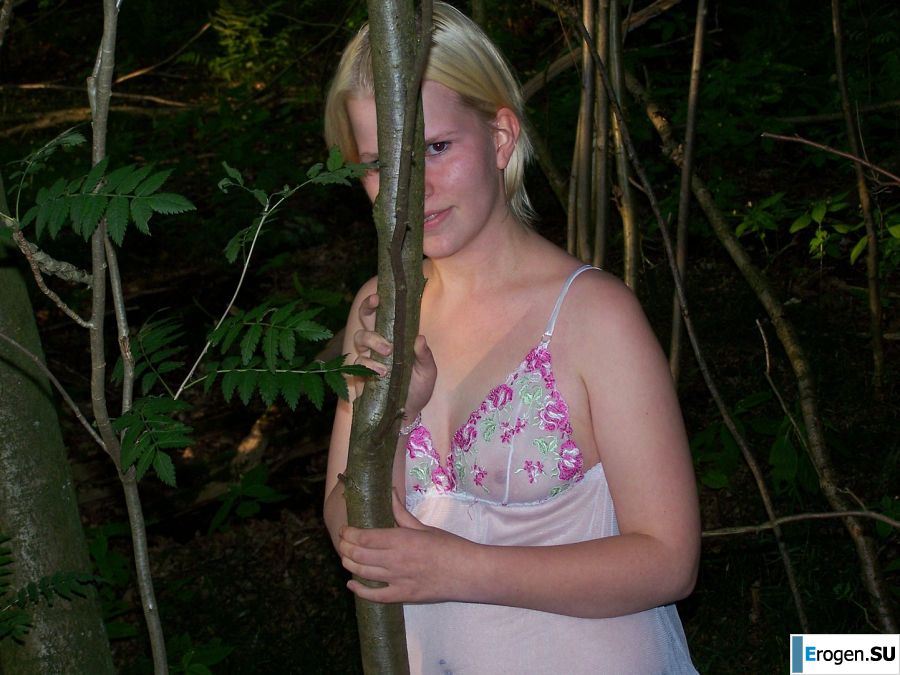 Appetizing magnificent blonde spread her legs right on the grass. Part 2. Photo 8