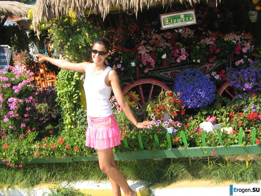 Seductive Latina poses naked on vacation in front of a guy. Part 3. Photo 16