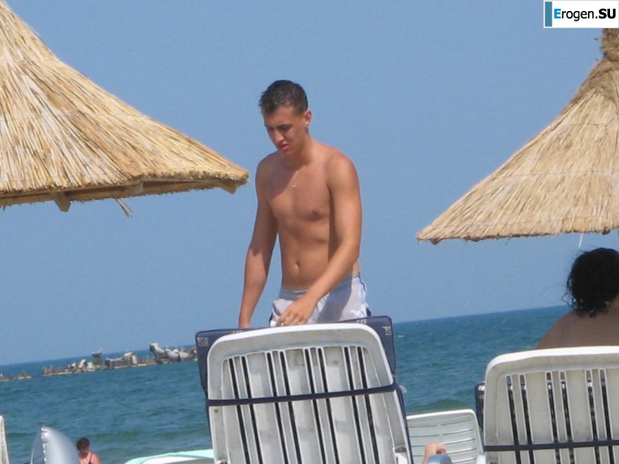 Seductive Latina poses naked on vacation in front of a guy. Part 3. Photo 17