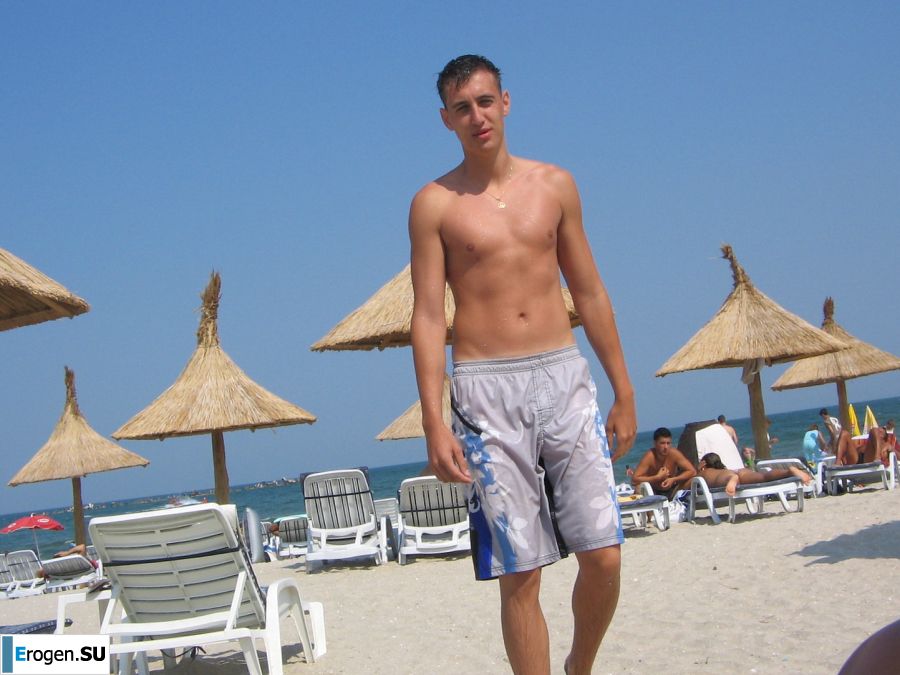 Seductive Latina poses naked on vacation in front of a guy. Part 3. Photo 18