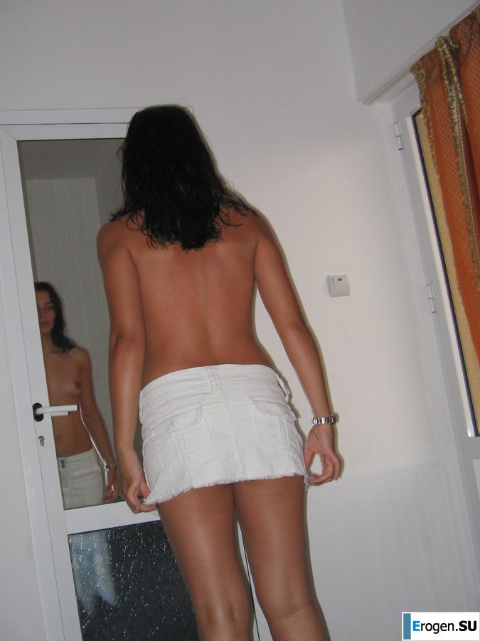 Seductive Latina poses naked on vacation in front of a guy. Part 3. Photo 5