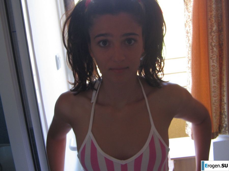 Seductive Latina poses naked on vacation in front of a guy. Part 3. Photo 7