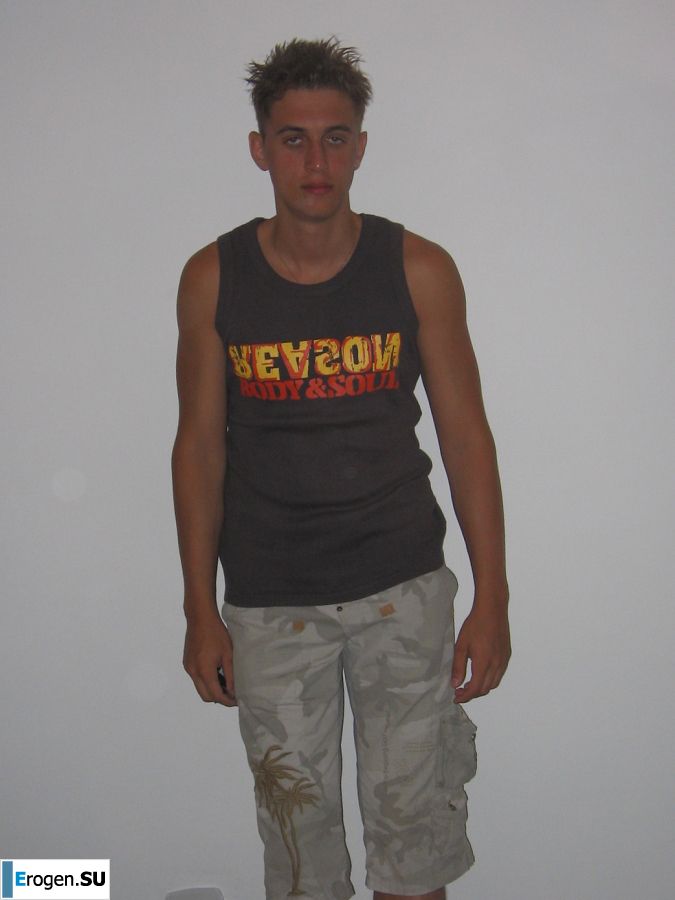 Seductive Latina poses naked on vacation in front of a guy. Part 3. Photo 8