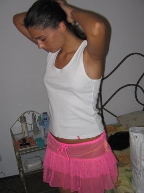 Seductive Latina poses naked on vacation in front of a guy. Part 3. Thumb 15