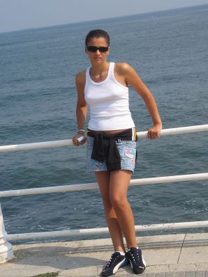 Seductive Latina poses naked on vacation in front of a guy. Part 3. Thumb 22