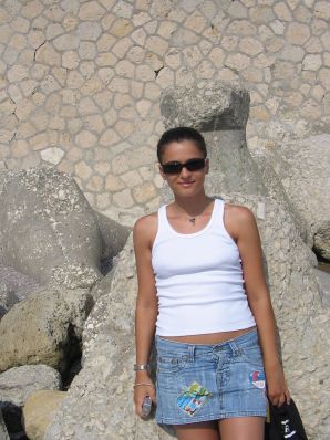 Seductive Latina poses naked on vacation in front of a guy. Part 3. Thumb 24