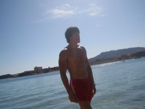 A slender woman at the sea took off a white swimsuit in front of her husband. Thumb 40