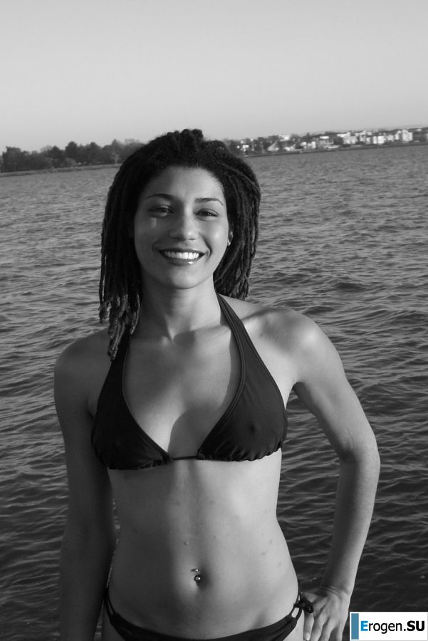 Sexy mulatto with neat breasts bared her ass. Photo 16