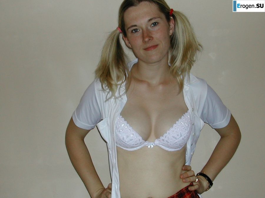 A blonde with a thin waist poses in front of her husband in the car and at home. Part 2. Photo 20