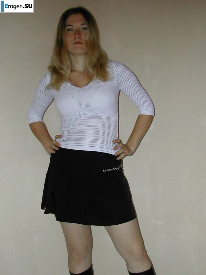 A blonde with a thin waist poses in front of her husband in the car and at home. Part 2. Photo 29