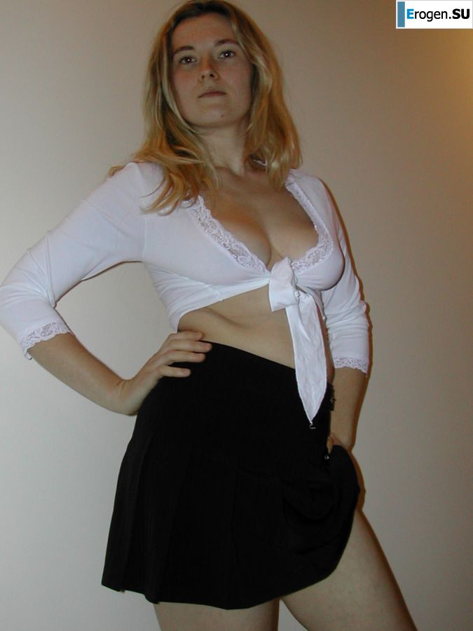 A blonde with a thin waist poses in front of her husband in the car and at home. Part 2. Photo 36