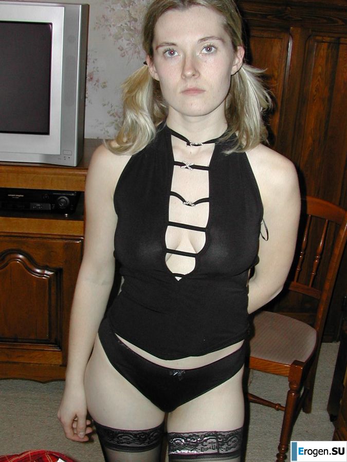 A blonde with a thin waist poses in front of her husband in the car and at home. Part 3. Photo 14