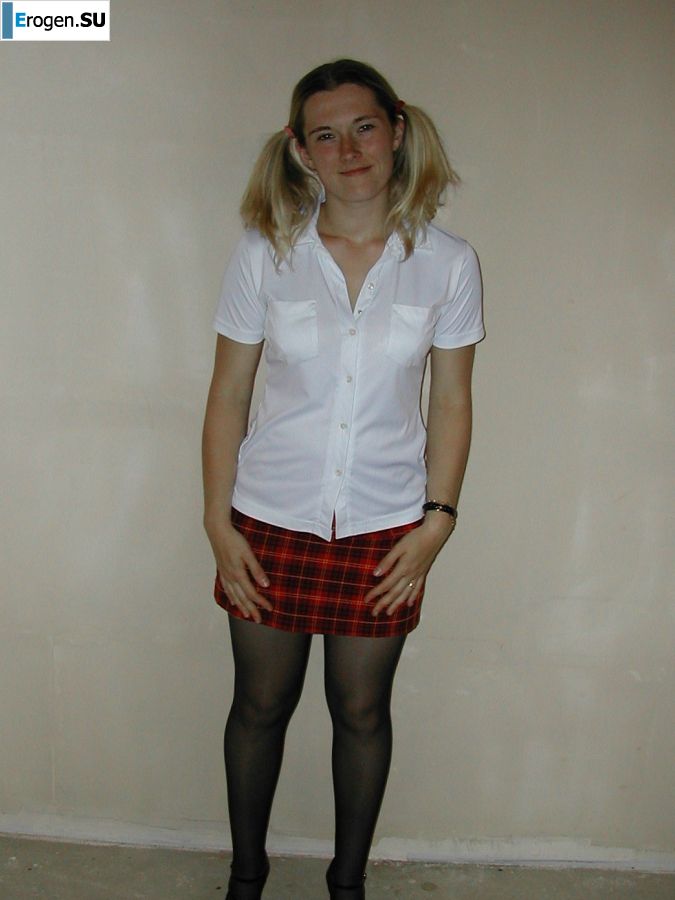 A blonde with a thin waist poses in front of her husband in the car and at home. Part 3. Photo 26