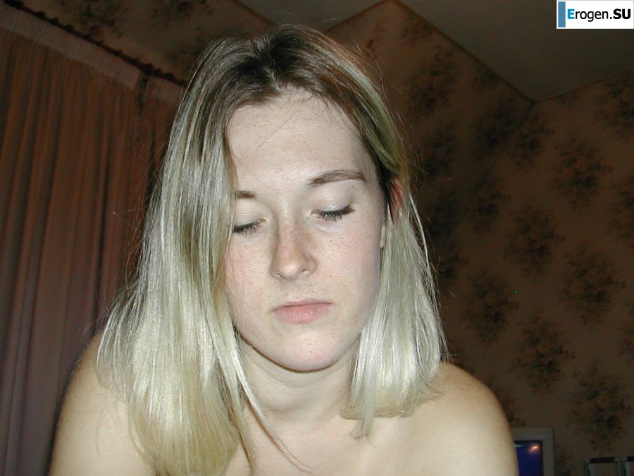 A blonde with a thin waist poses in front of her husband in the car and at home. Part 3. Photo 5