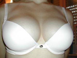 Блондинка с тонкой талией позирует перед мужем в машине и дома. Часть 3. Эскиз 30