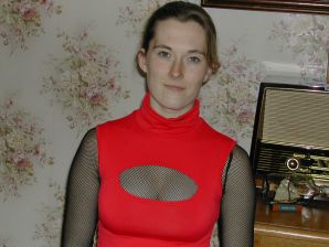 Блондинка с тонкой талией позирует перед мужем в машине и дома. Часть 3. Эскиз 6