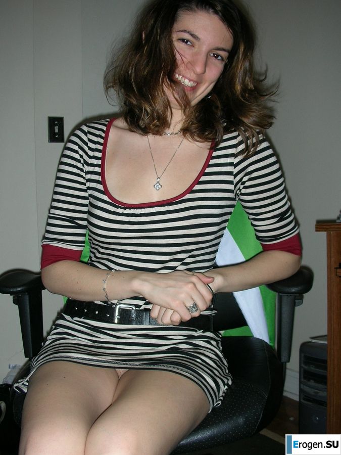 A young woman in red drank and undressed on camera. Part 2. Photo 27