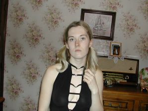 A blonde with a thin waist poses in front of her husband in the car and at home. Part 4. Thumb 9