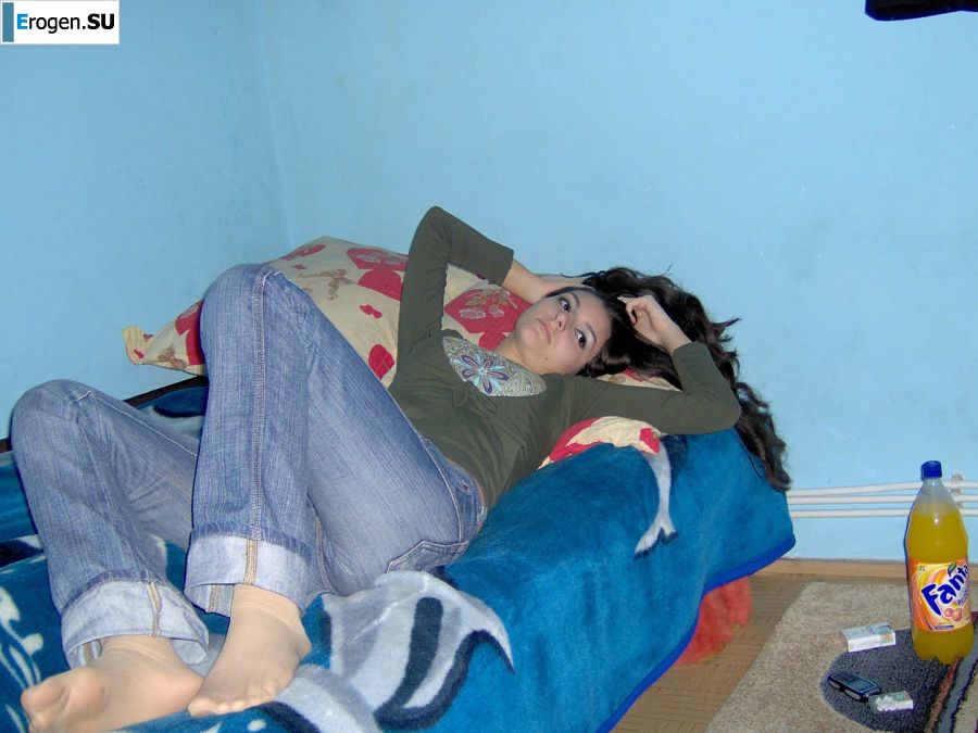 Oriental beauty shows the ass in clothes and without. Part 2. Photo 16