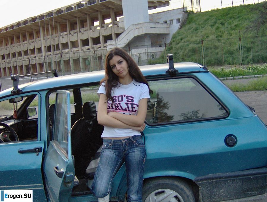 Oriental beauty shows the ass in clothes and without. Part 2. Photo 21