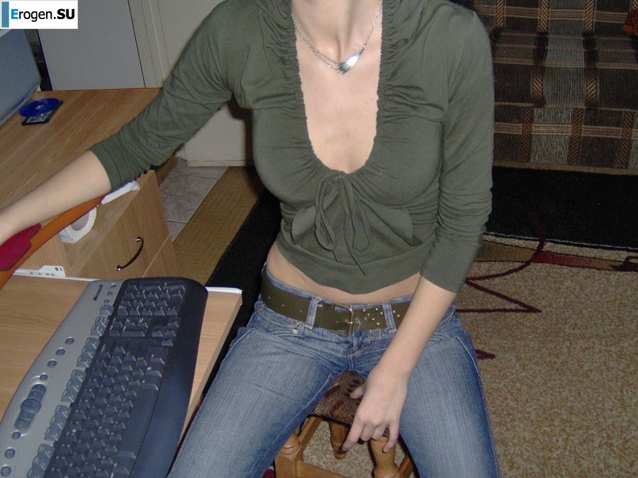 Oriental beauty shows the ass in clothes and without. Part 2. Photo 29