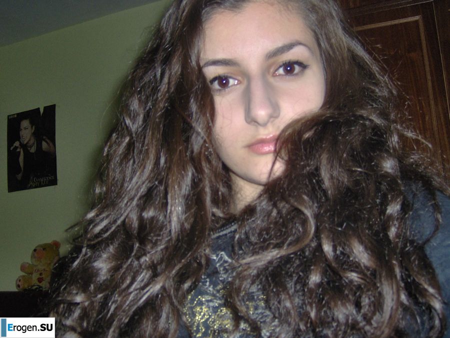 Oriental beauty shows the ass in clothes and without. Part 2. Photo 34