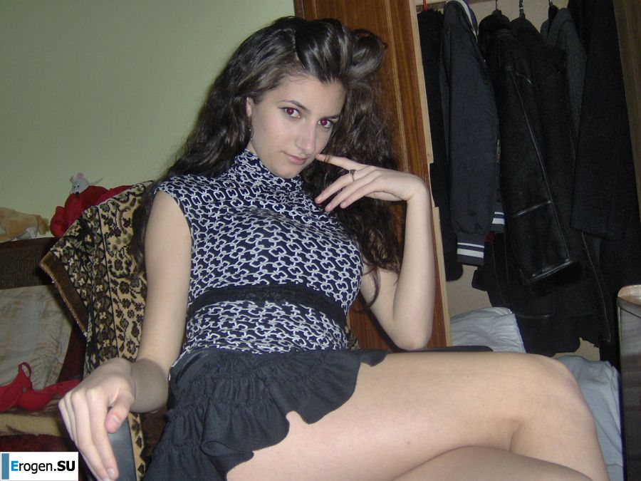 Oriental beauty shows the ass in clothes and without. Part 2. Photo 37