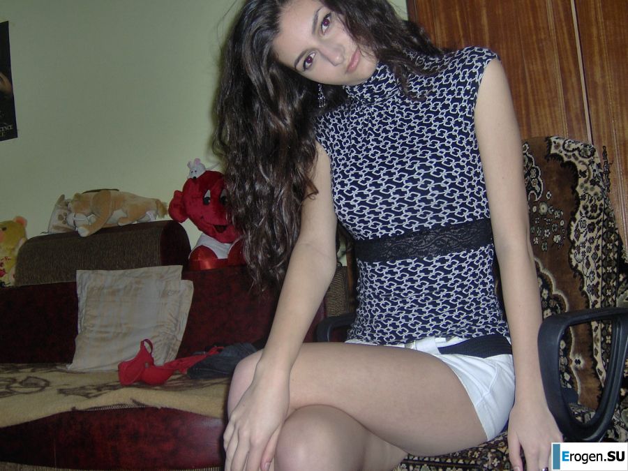 Oriental beauty shows the ass in clothes and without. Part 2. Photo 39