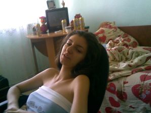 Восточная красавица показывает попку в одежде и без. Часть 2. Эскиз 2