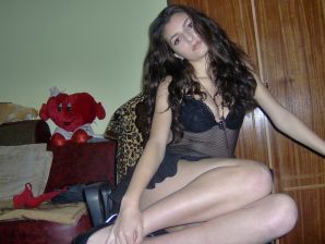 Восточная красавица показывает попку в одежде и без. Часть 2. Эскиз 36