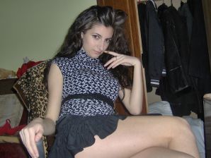 Восточная красавица показывает попку в одежде и без. Часть 2. Эскиз 37