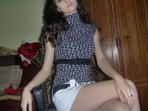 Восточная красавица показывает попку в одежде и без. Часть 2. Эскиз 38