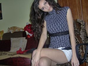 Восточная красавица показывает попку в одежде и без. Часть 2. Эскиз 39