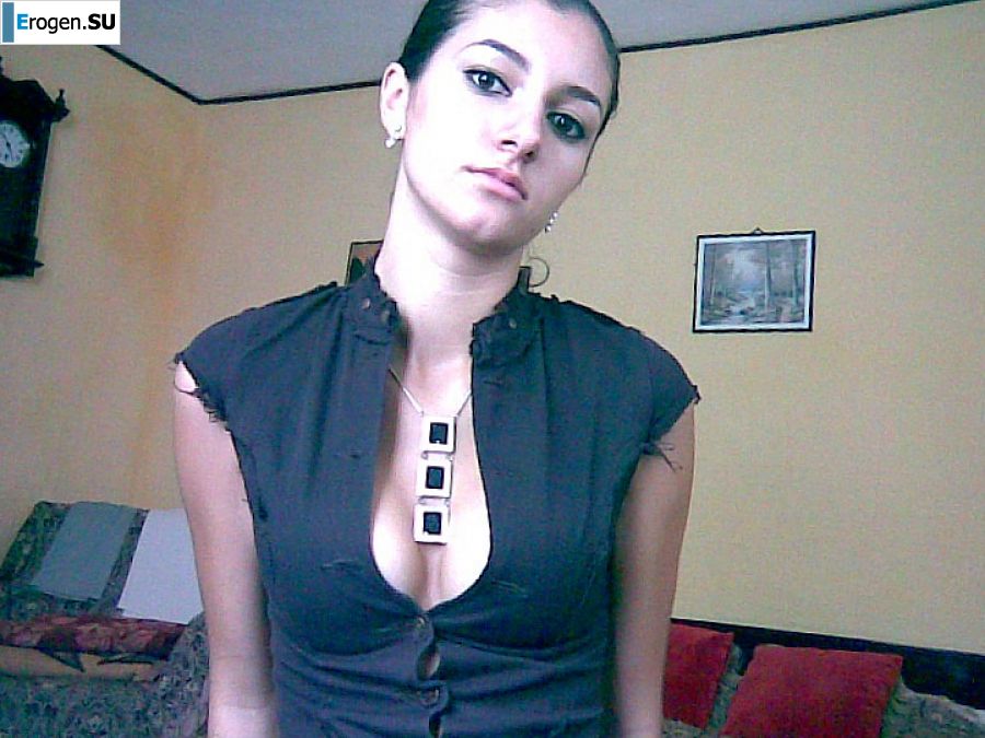 Charming chernovlaska makes a boner to her boyfriend. Photo 37