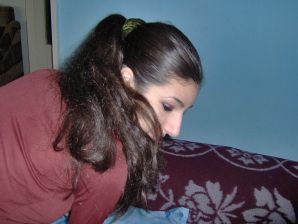 Очаровательная черновласка делает стояк своему парню. Эскиз 11