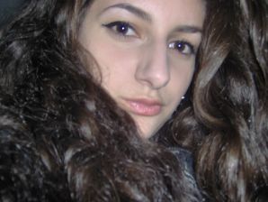 Очаровательная черновласка делает стояк своему парню. Эскиз 23