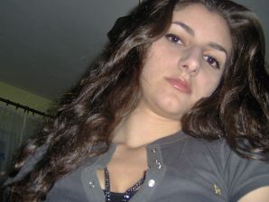 Очаровательная черновласка делает стояк своему парню. Эскиз 24