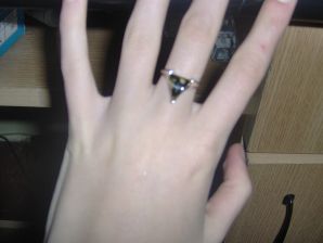 Очаровательная черновласка делает стояк своему парню. Эскиз 26