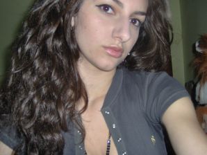 Очаровательная черновласка делает стояк своему парню. Эскиз 27