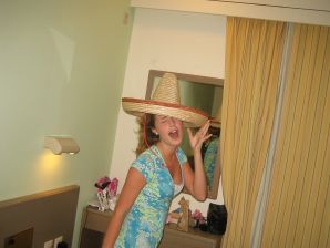 A girl has fun with a guy on vacation - shows her ass and chest. Thumb 28