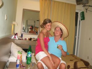 A girl has fun with a guy on vacation - shows her ass and chest. Thumb 30