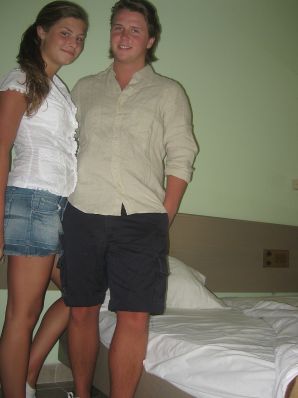 A girl has fun with a guy on vacation - shows her ass and chest. Thumb 40